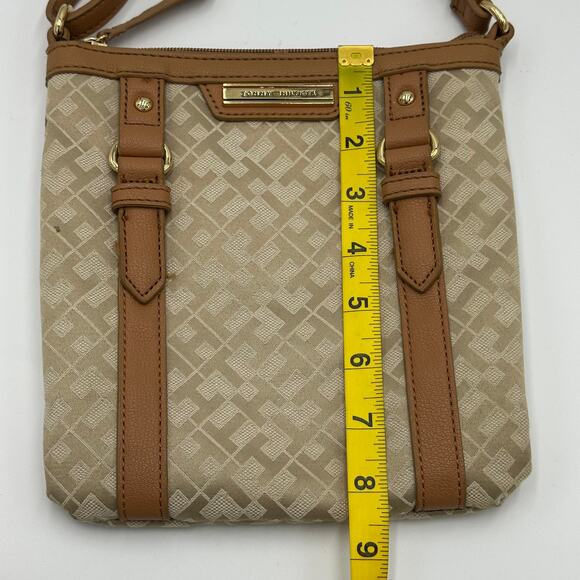 Tommy Hilfiger Beige & Brown Allover Monogram Canvas Crossbody Bag Purse Zip - Picture 10 of 12